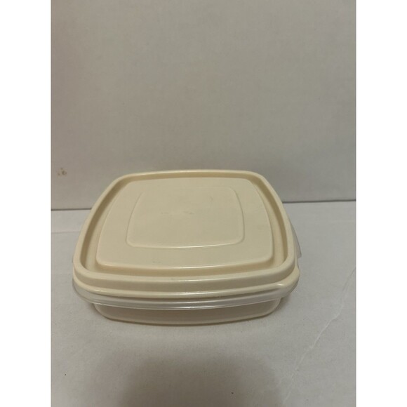 VTG Rubbermaid Servin Saver 2 Cup Almond Lid - Picture 1 of 9
